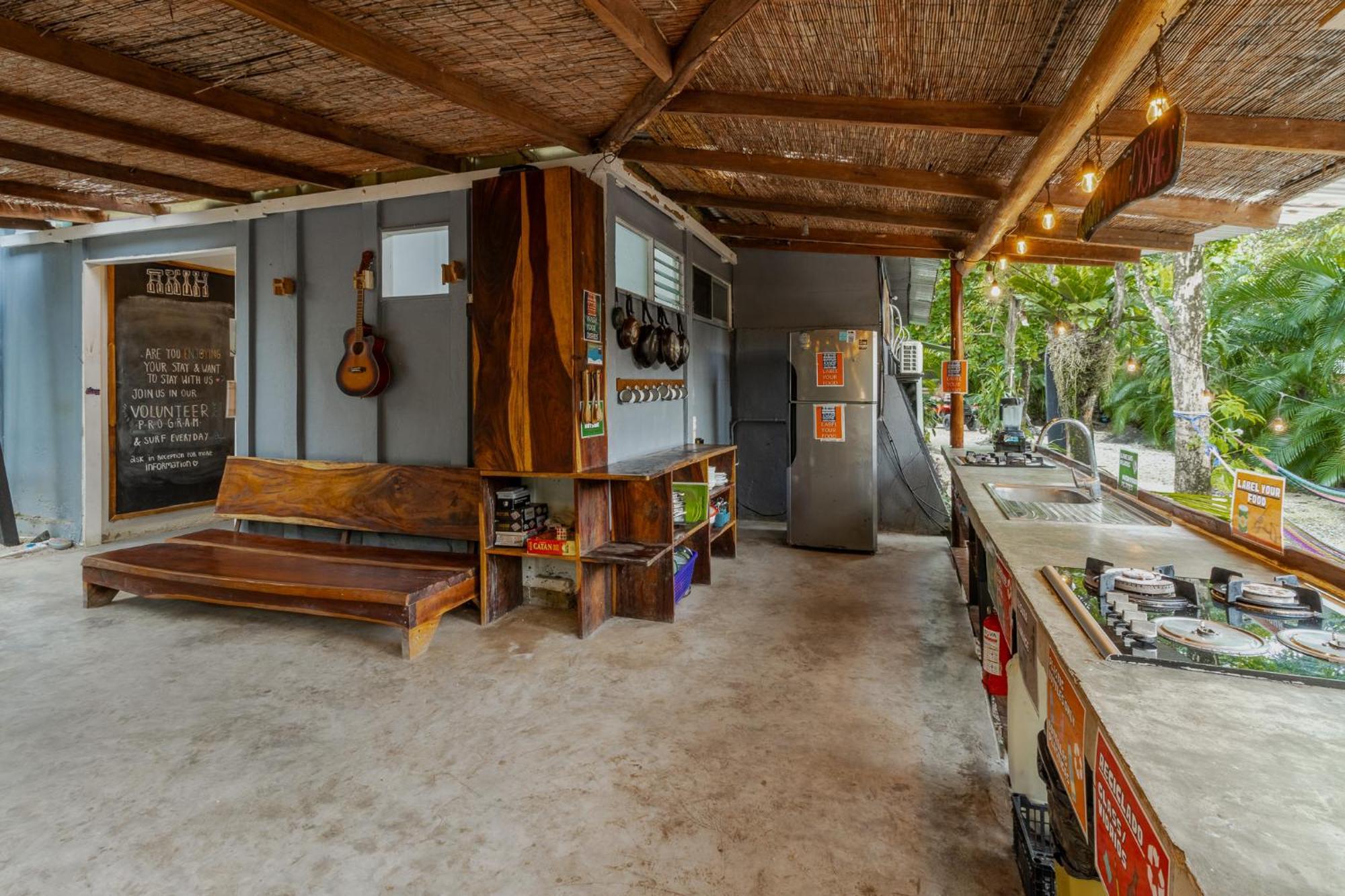 Akih Pods Hostel Playa Santa Teresa  Eksteriør billede
